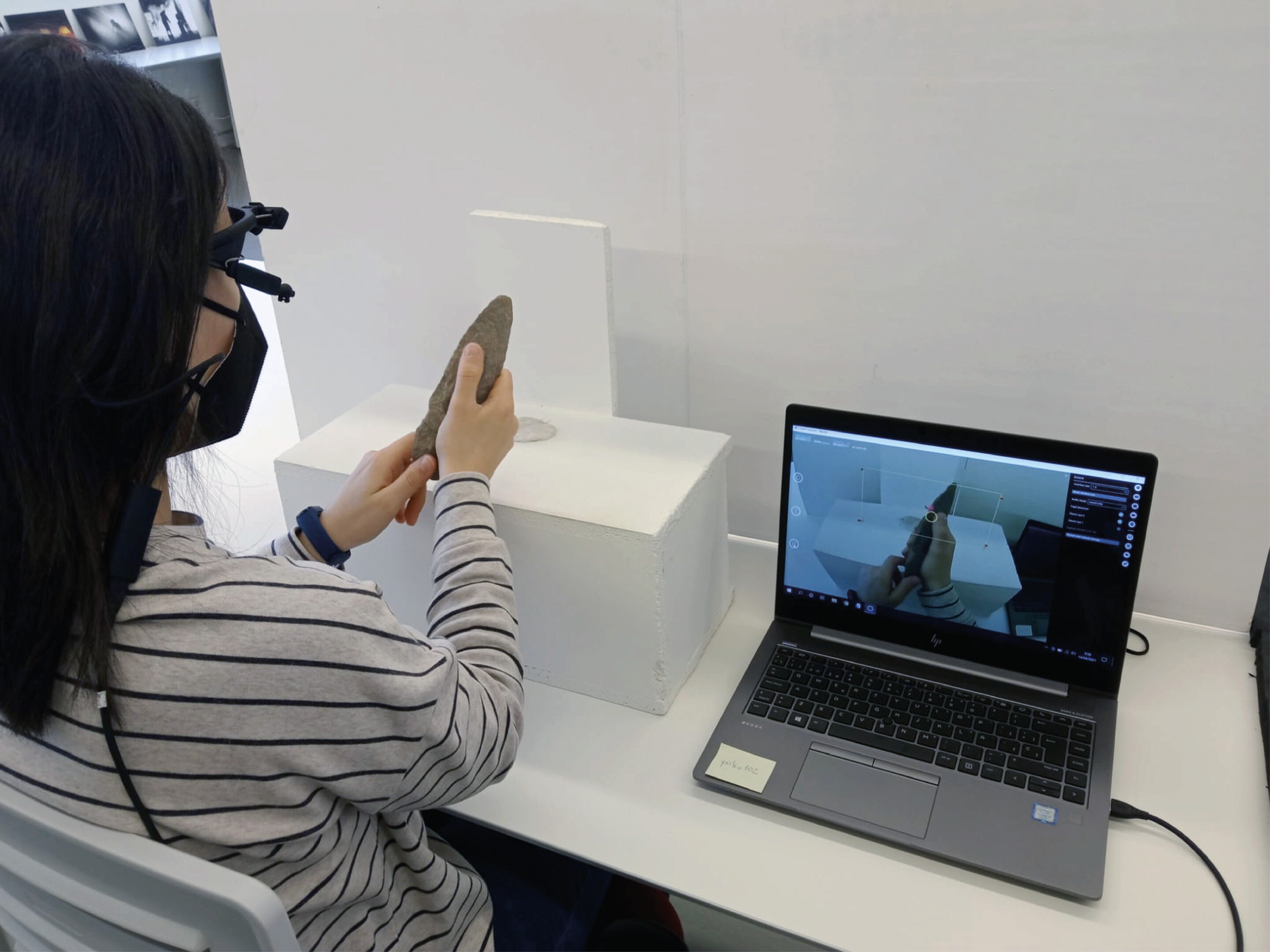 First Application of the Eye-Tracking Methodology to Studying Lithic Industry