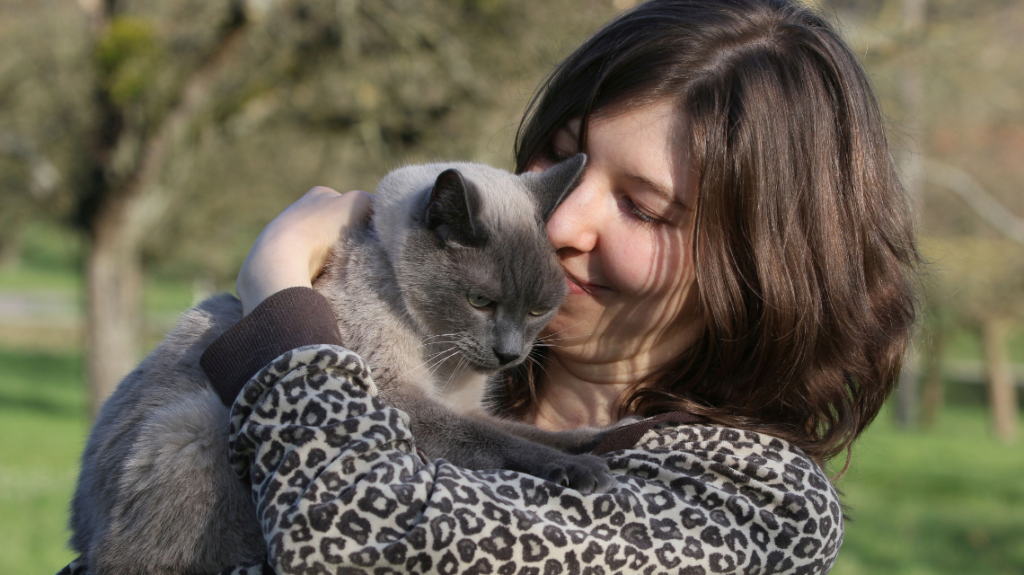 Paw And Hand 1140x640 1 1 1024x575