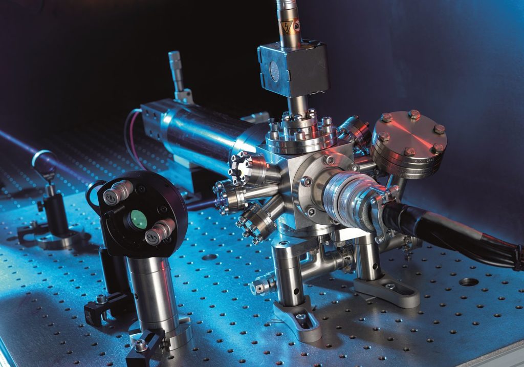 Atomic optical clock