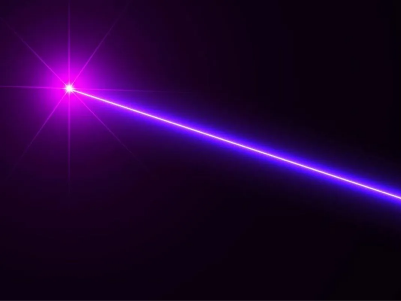 A Liquid Laser that is Robust in Air and Tunable by Wind