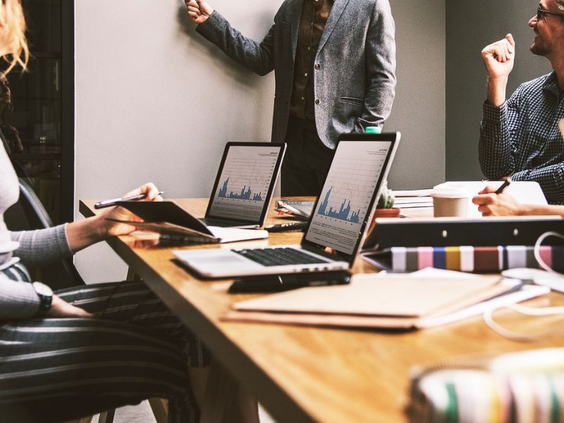 Teamwork Boosts Discretionary Efforts in White US Employees