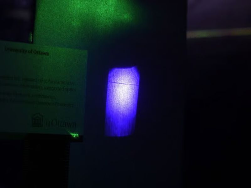 Laser Experiment Shows Light Casting its Own Shadow