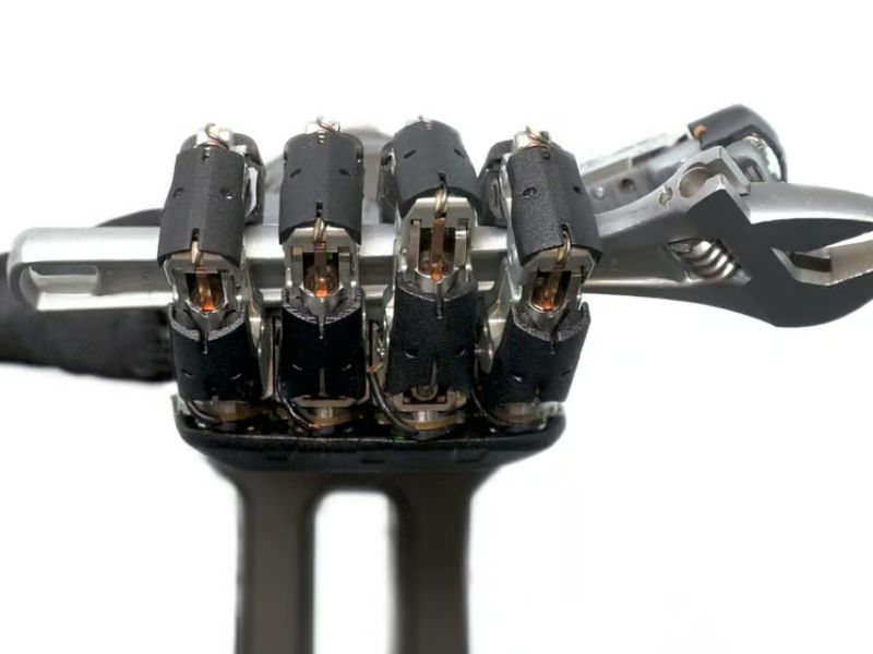 An Impressive Robotic Hand Now has the Ability to Manipulate Objects it is Holding