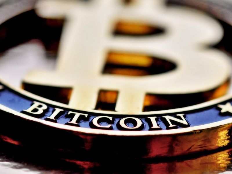 Bitcoin price plummets amid market uncertainty.