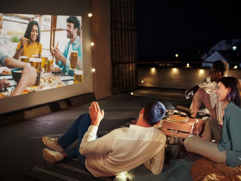 Battery-powered Projector Adopts 3-in-1 Design For Versatile Setup