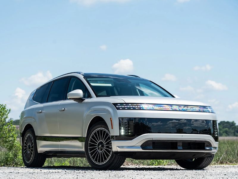 The Hyundai Loniq 9 Is A Spacious Electric SUV That Stands Out With Its Striking Design