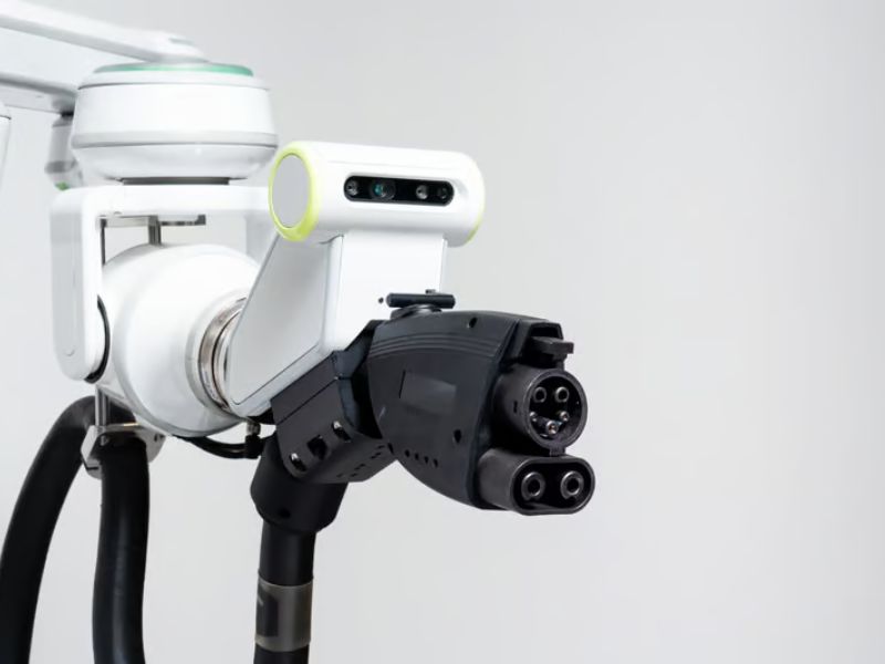 Hyundai’s Robo-Charger Powers EVs at a Major global Airport