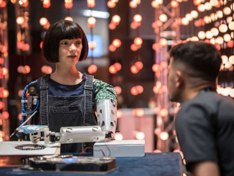 Humanoid Robot Insists it has no Intention of ‘Replacing Human Artists’