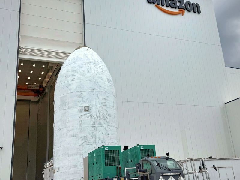 SpaceX to Launch Amazon’s Kuiper Satellites Despite Rivalry