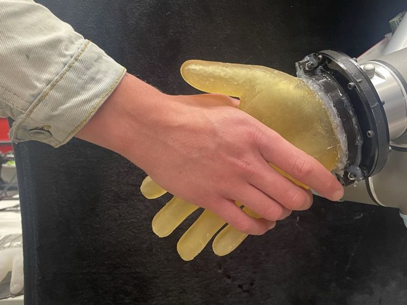 Single-Material Electronic Skin gives Robots Near-Human Feel