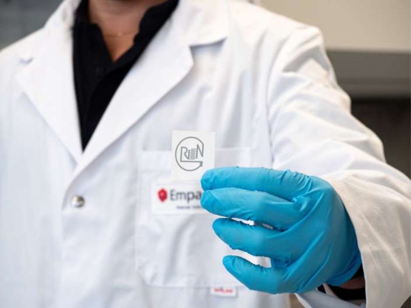 A Smart Sensor Tag Safeguards Delicate Products