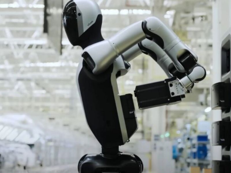 China Develops The First Robot that Can Run Autonomously Indefinitely