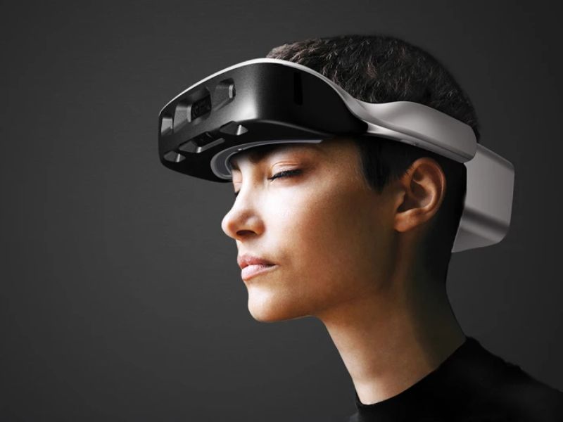 AI Glasses Help the Visually Impaired Navigate Safely