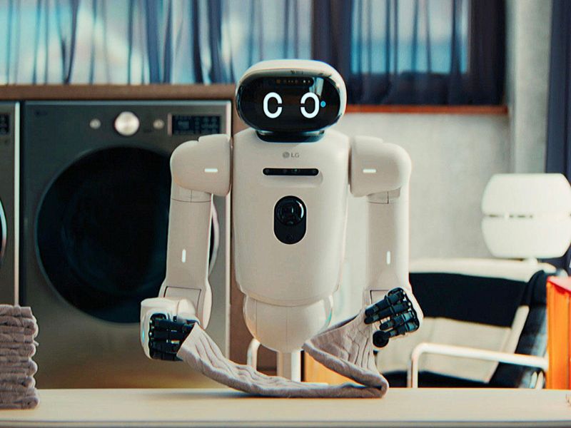 LG Presents a New Laundry-Folding Robot at CES 2026