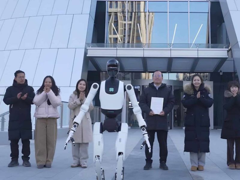 Chinese Humanoid Robot First to Connect with an Orbiting Satellite
