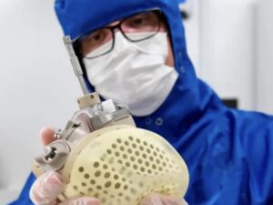 France introduces an artificial heart capable of working without the need for a donor