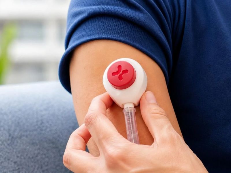 The Brazilian National Health Surveillance Agency (ANVISA) has authorized use of the Tasso device in Brazil, a technology designed to simplify blood collection while reducing patient discomfort. The device replaces traditional venipuncture and collects small samples of capillary blood.
