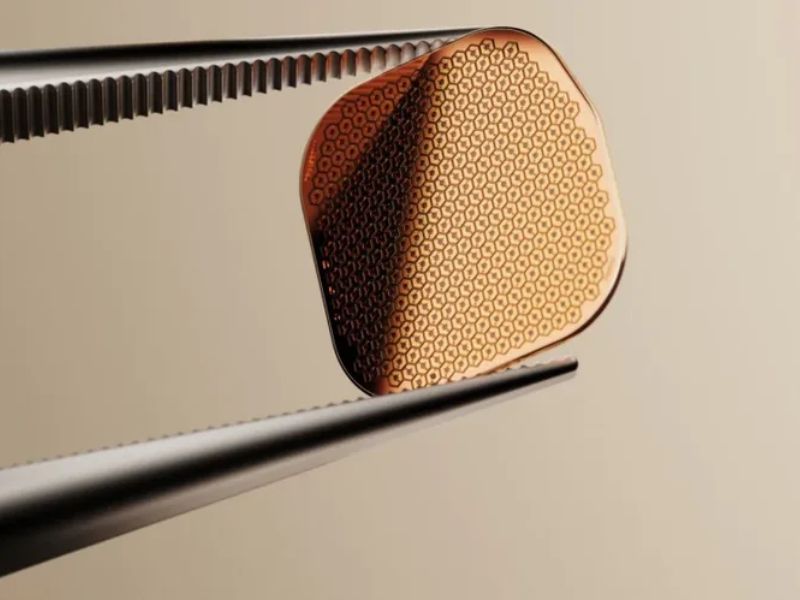 World's first approval granted for an implant that restores age-related vision design sem nome